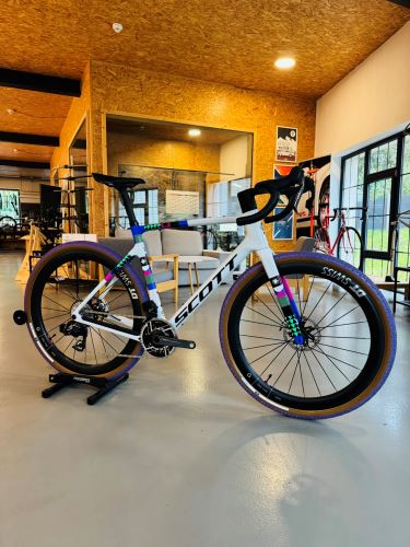 SCOTT Addict Gravel RC 2025